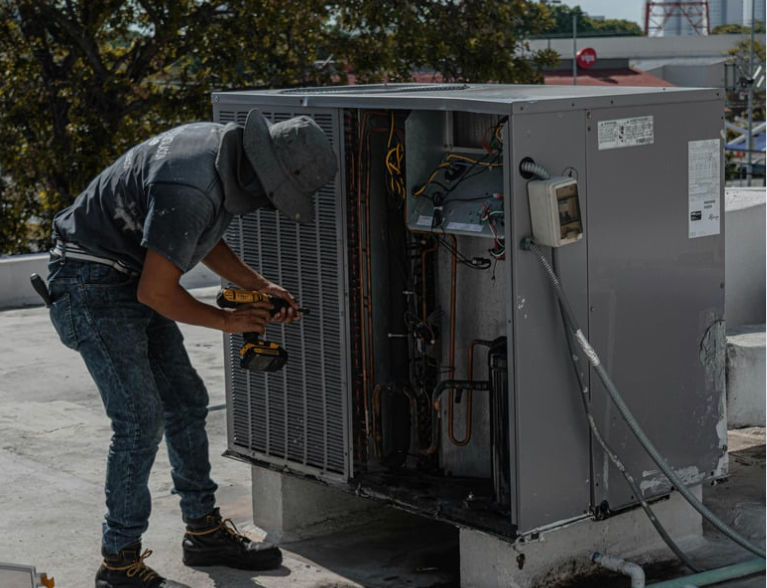repairman fixes commercial HVAC toronto