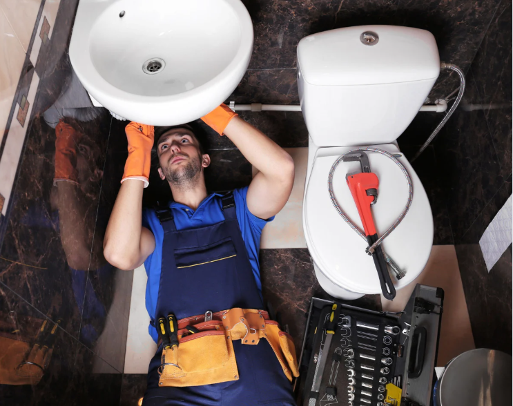 plumber responding to plumbing emergency services GTA